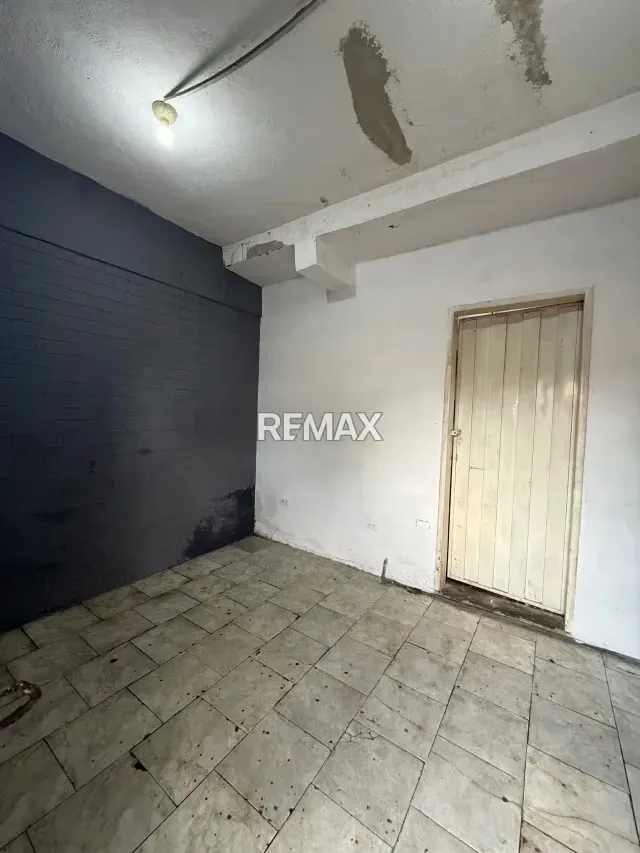 Local en Alquiler a pie de Calle ideal para venta de repuestos al este de Barquisimeto. - 6