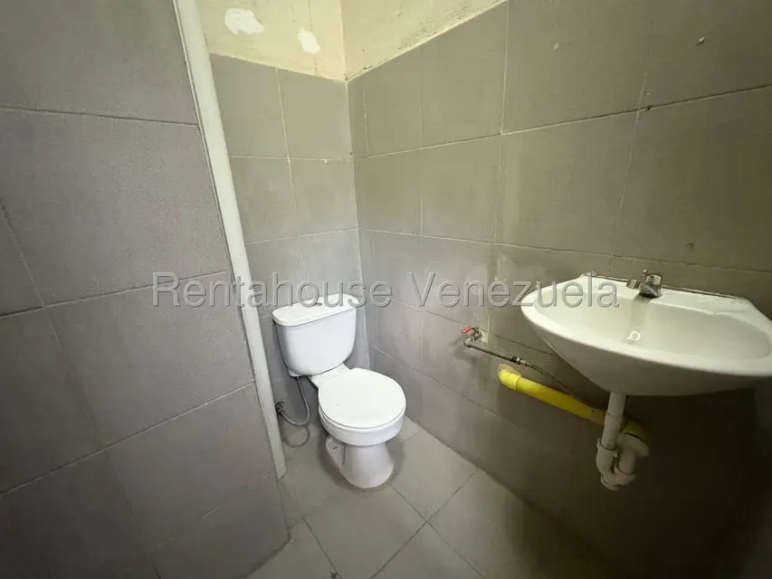Local Comercial en Alquiler en Parroquia Juan de Villegas, Lara - 8