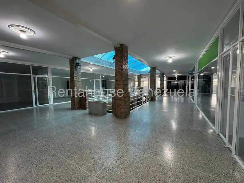Local Comercial en Alquiler en Parroquia Juan de Villegas, Lara - 9