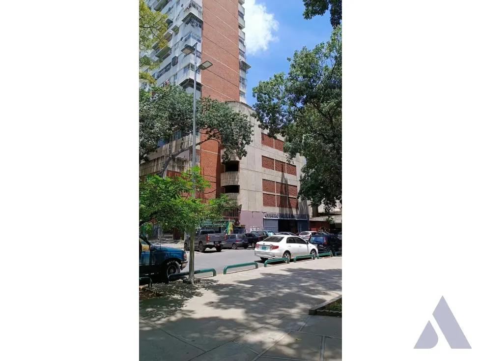 Alquilo local comercial 203m2 El Paraiso 4437