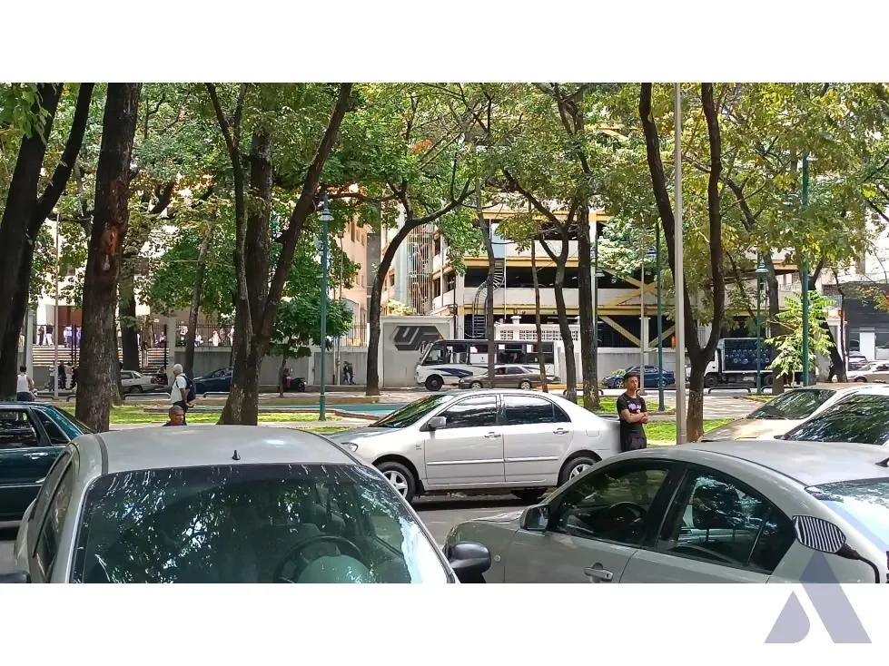 Alquilo local comercial 203m2 El Paraiso 4437 - 12