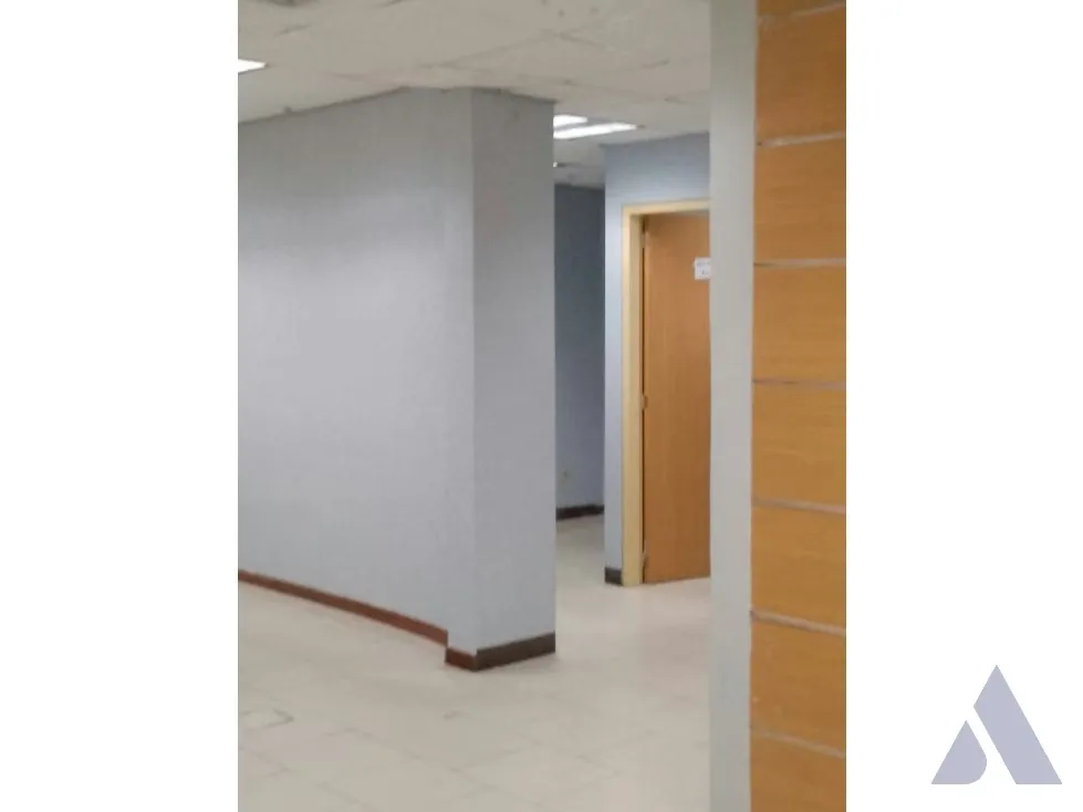 Alquilo local comercial 203m2 El Paraiso 4437 - 7