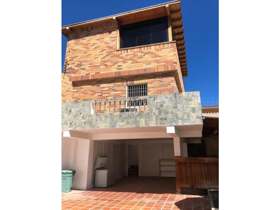 Vendo casa 950mts2 4h/4b/6p Macuto 4806
