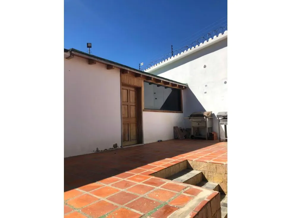 Vendo casa 950mts2 4h/4b/6p Macuto 4806 - 3