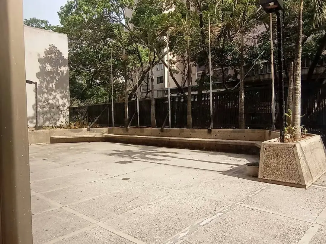 Local comercial a pie de calle, con terraza, Los Caobos (ER) - 21