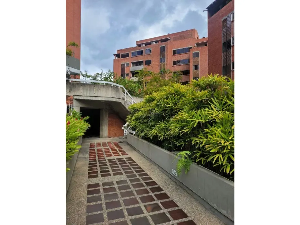 En Venta Apartamento Las Esmeraldas 193 m2 de 3H+Ser/4B/2E+Maletero - 3