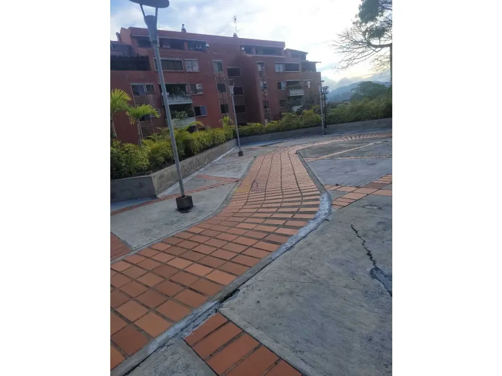 En Venta Apartamento Las Esmeraldas 193 m2 de 3H+Ser/4B/2E+Maletero - 34