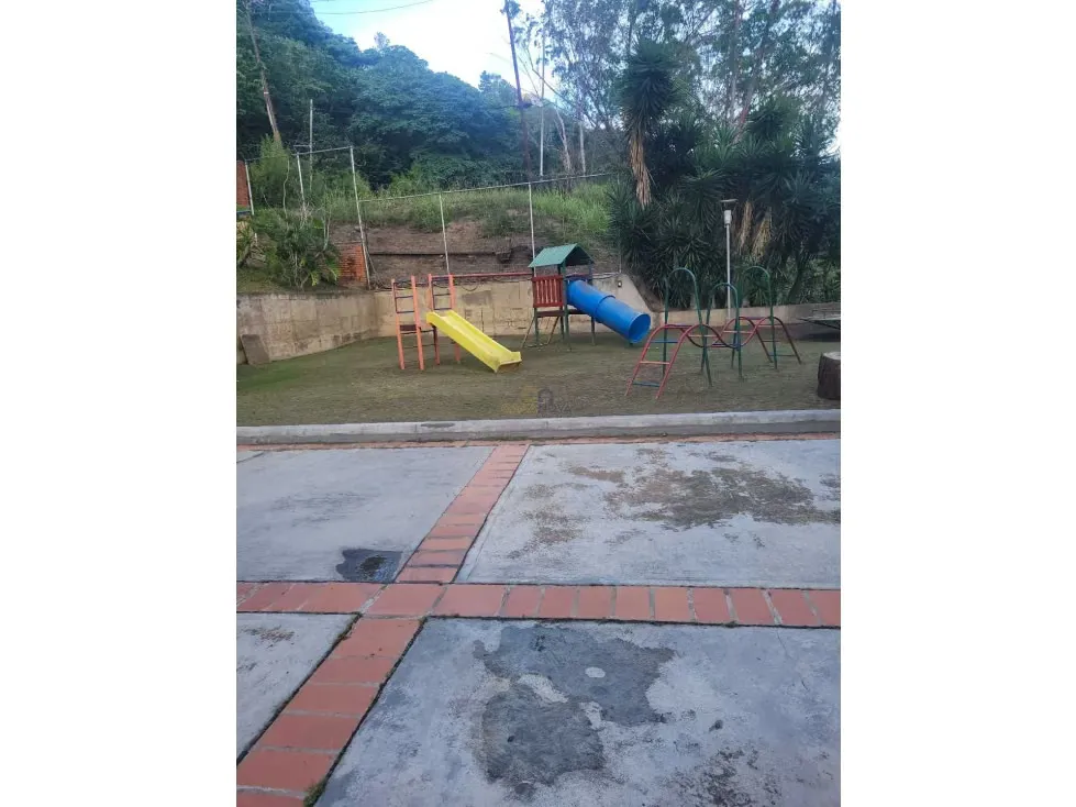 En Venta Apartamento Las Esmeraldas 193 m2 de 3H+Ser/4B/2E+Maletero - 35