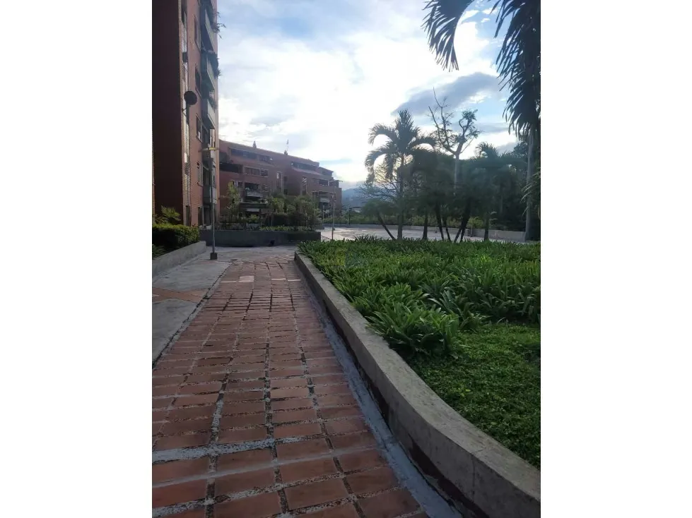 En Venta Apartamento Las Esmeraldas 193 m2 de 3H+Ser/4B/2E+Maletero - 36