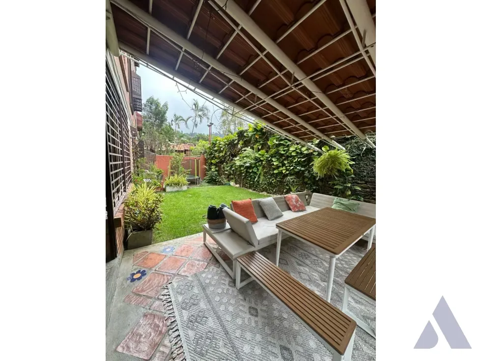 Vendo PB c/ terraza y jardín en calle cerrada 300m2 La Boyera 1795