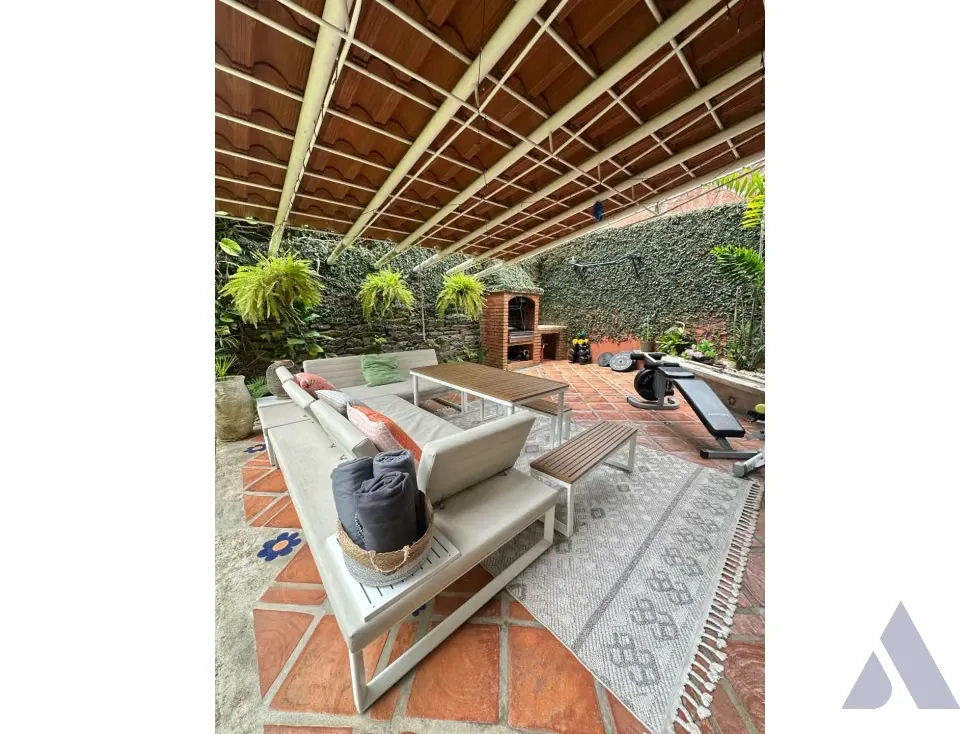 Vendo PB c/ terraza y jardín en calle cerrada 300m2 La Boyera 1795 - 15