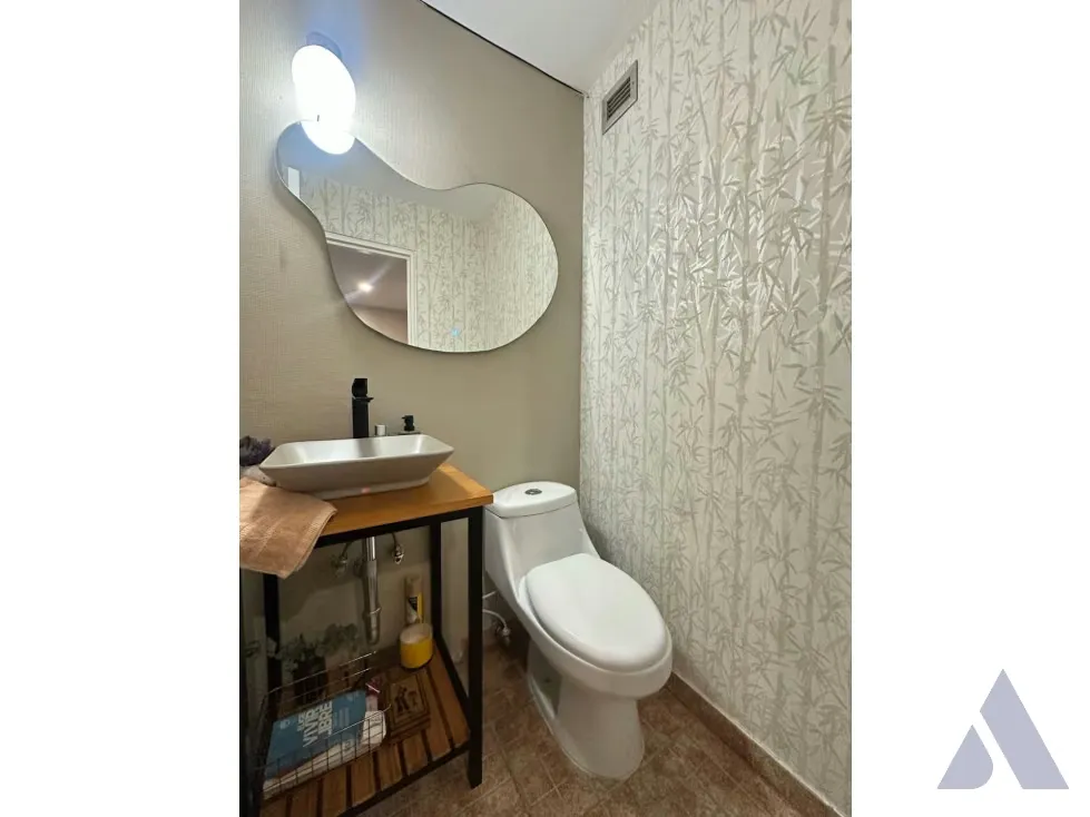 Vendo PB c/ terraza y jardín en calle cerrada 300m2 La Boyera 1795 - 7