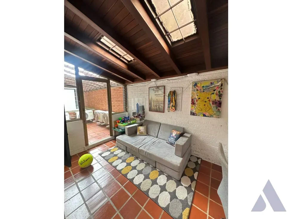 Vendo PB c/ terraza y jardín en calle cerrada 300m2 La Boyera 1795 - 9