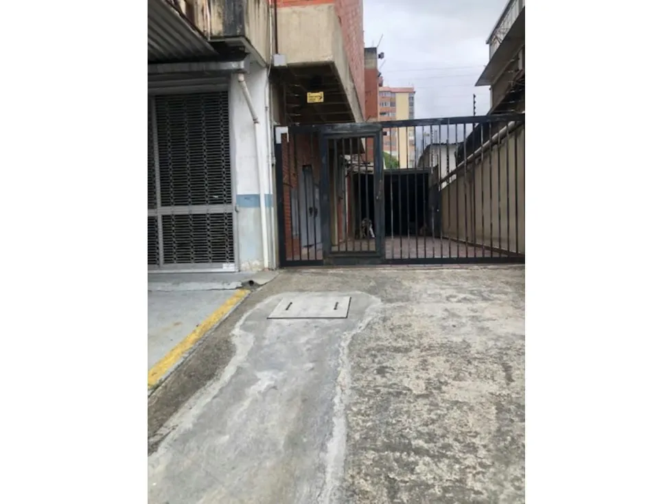 Se Vende EDF INDUSTRIAL 3.820m²-4Niveles-20B-Asc.Carga-La Urbina 1237 - 3