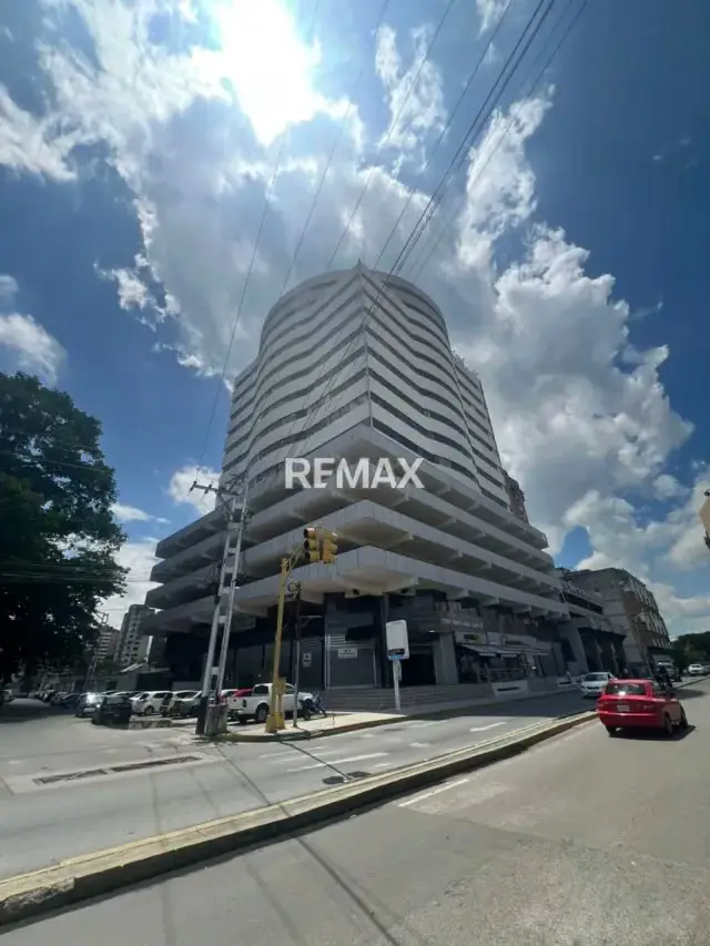 ¡EN VENTA! Local Comercial en Torre Empresarial Santa Fe (Av. 19 de Abril)