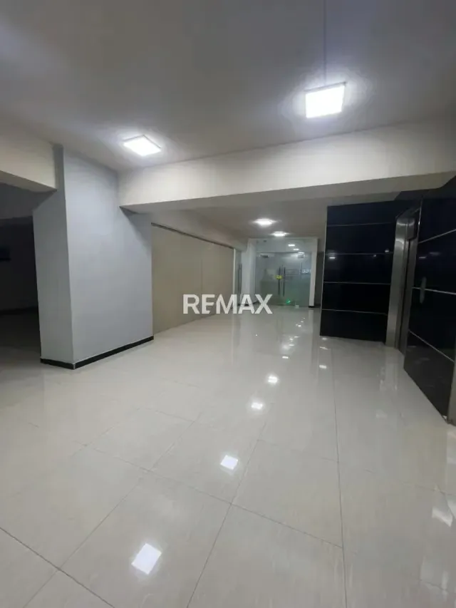 ¡EN VENTA! Local Comercial en Torre Empresarial Santa Fe (Av. 19 de Abril) - 11