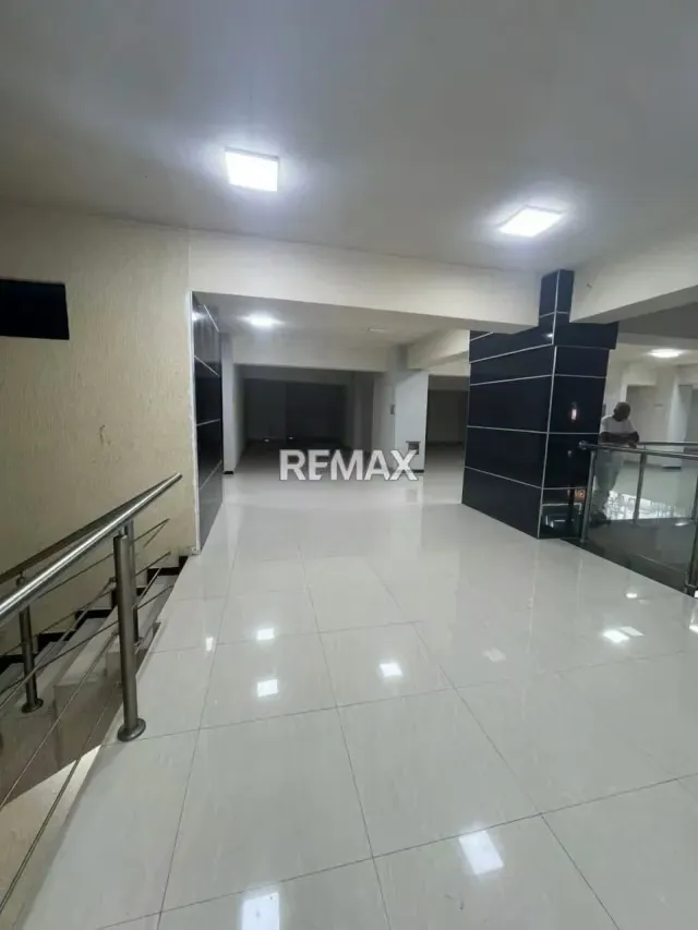 ¡EN VENTA! Local Comercial en Torre Empresarial Santa Fe (Av. 19 de Abril) - 2