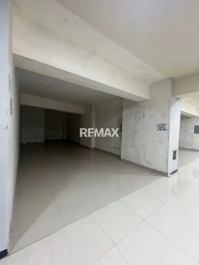 ¡EN VENTA! Local Comercial en Torre Empresarial Santa Fe (Av. 19 de Abril) - 3