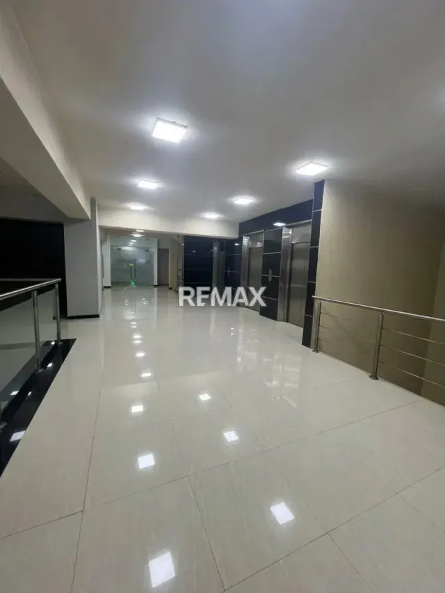 ¡EN VENTA! Local Comercial en Torre Empresarial Santa Fe (Av. 19 de Abril) - 4