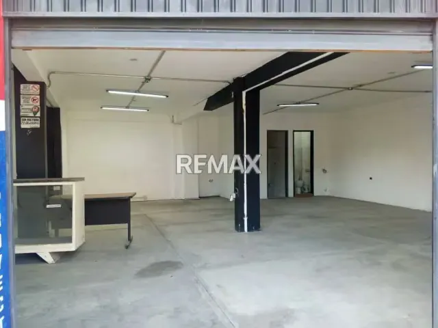 Te ofrecemos en alquiler un local comercial con excelente ubicación. A pie de calle!!! - 5
