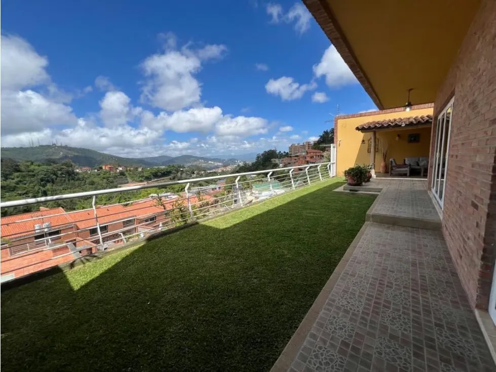 Vendo casa remodelada 296m3 Alto Hatillo 4548