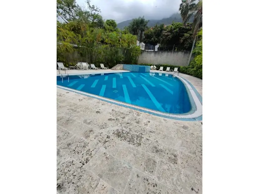 Alquilo apartamento c/vista 350m2 Los Palos Grandes 0305