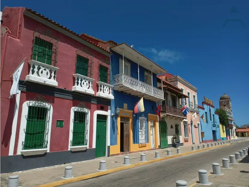 Se vende Posada 1600m² 17h/20e Puerto Cabello