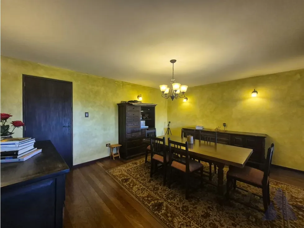 Vendo casa 500m2 Lomas del Club Hipico 8370 - 8