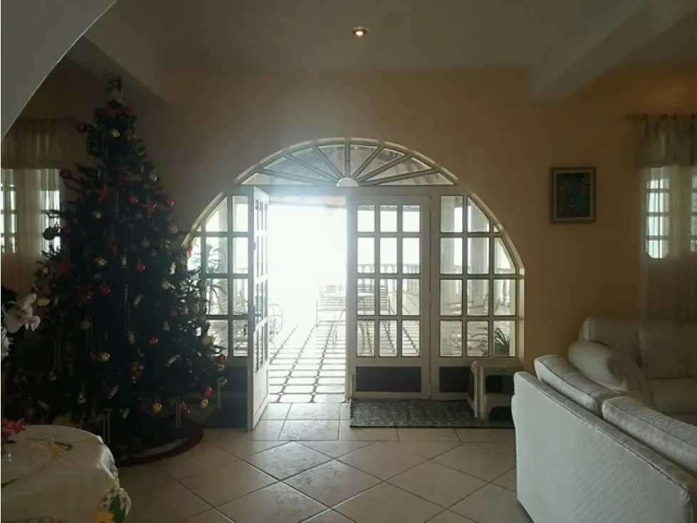 Casa de 1713mrts se vende km 23 el Junquito - El Tibrón - 6h/4b/25E - 13