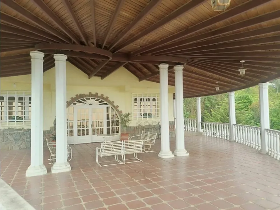 Casa de 1713mrts se vende km 23 el Junquito - El Tibrón - 6h/4b/25E - 16