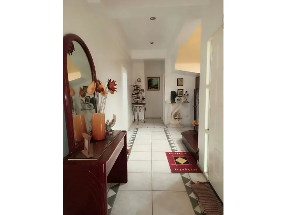 Casa de 1713mrts se vende km 23 el Junquito - El Tibrón - 6h/4b/25E - 18