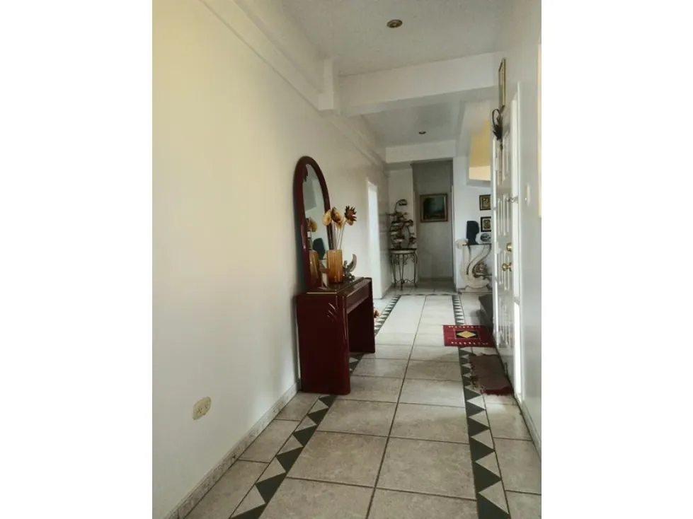 Casa de 1713mrts se vende km 23 el Junquito - El Tibrón - 6h/4b/25E - 21