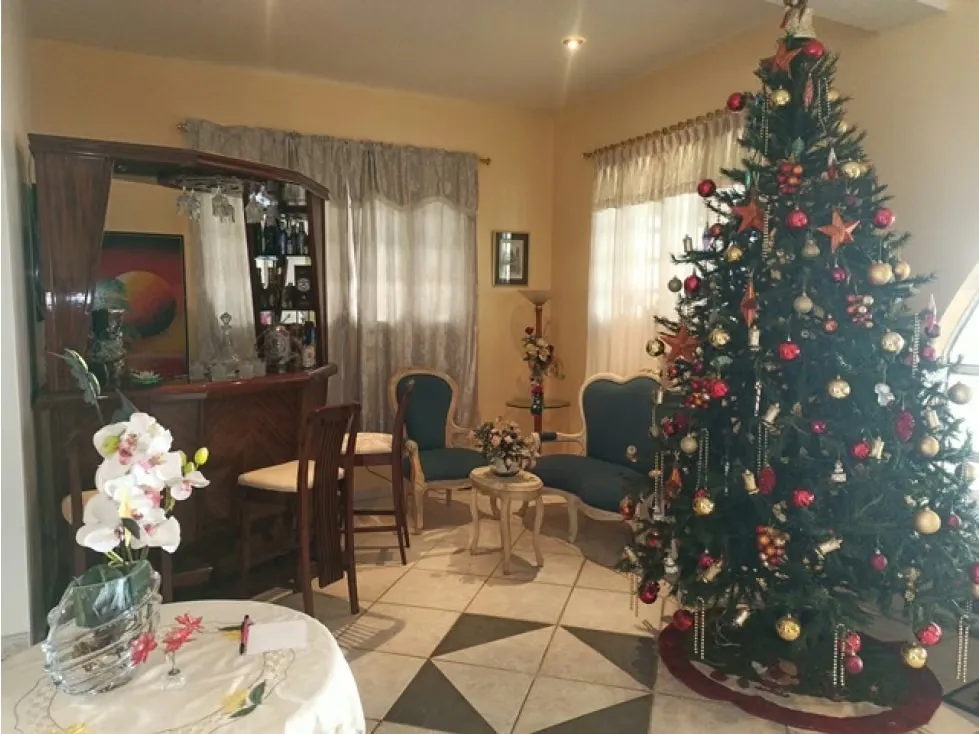 Casa de 1713mrts se vende km 23 el Junquito - El Tibrón - 6h/4b/25E - 23