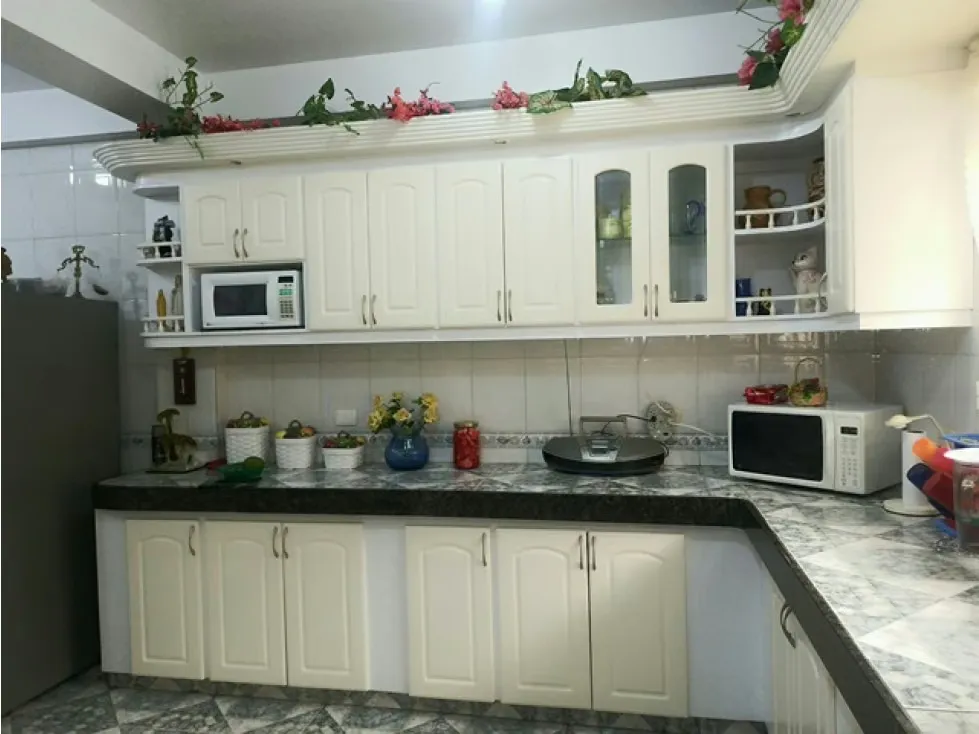 Casa de 1713mrts se vende km 23 el Junquito - El Tibrón - 6h/4b/25E - 24
