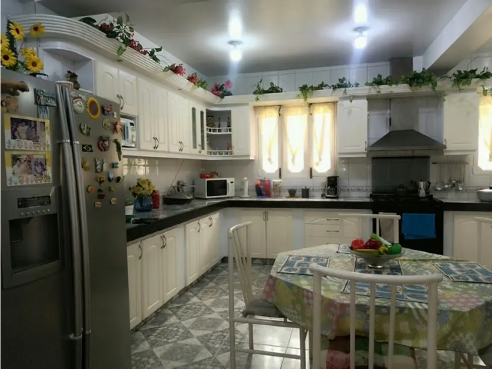 Casa de 1713mrts se vende km 23 el Junquito - El Tibrón - 6h/4b/25E - 25