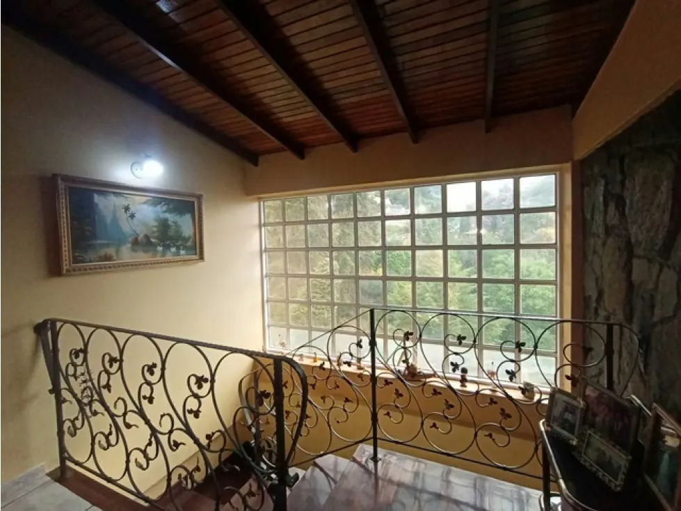 Casa de 1713mrts se vende km 23 el Junquito - El Tibrón - 6h/4b/25E - 32