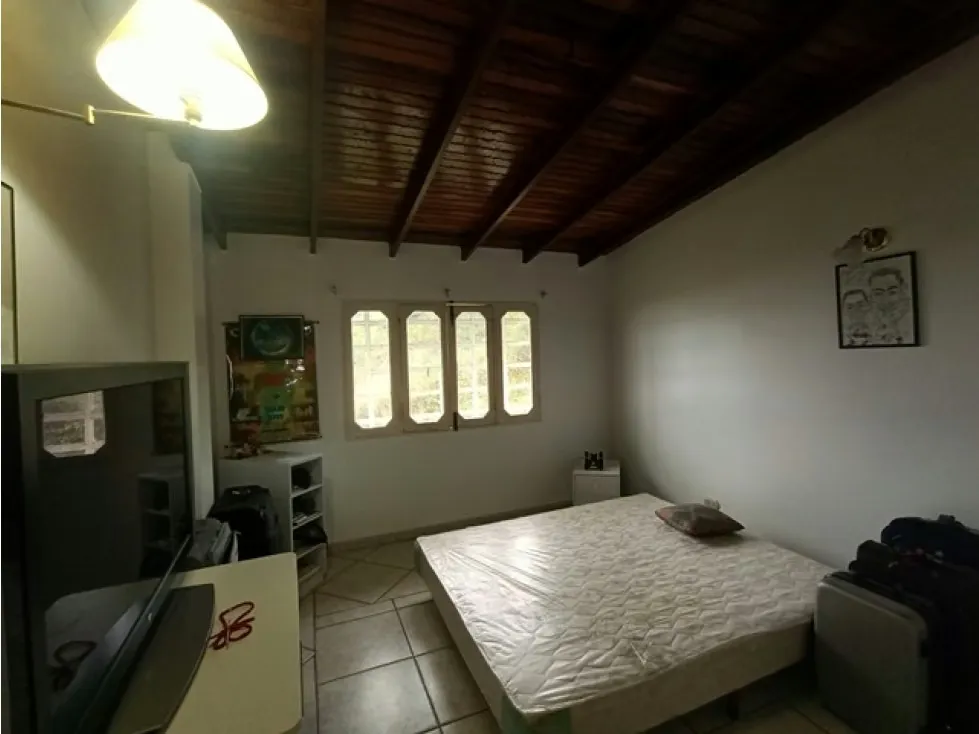 Casa de 1713mrts se vende km 23 el Junquito - El Tibrón - 6h/4b/25E - 34
