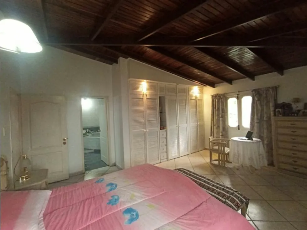 Casa de 1713mrts se vende km 23 el Junquito - El Tibrón - 6h/4b/25E - 37