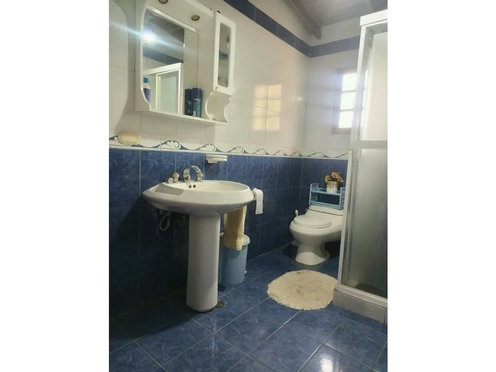 Casa de 1713mrts se vende km 23 el Junquito - El Tibrón - 6h/4b/25E - 44