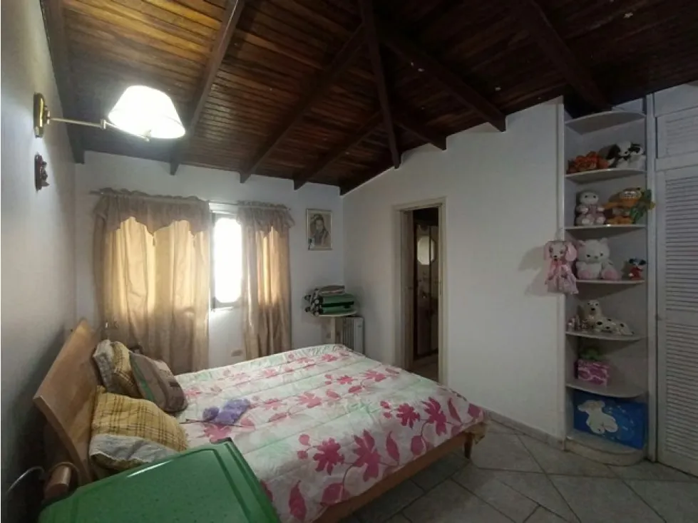 Casa de 1713mrts se vende km 23 el Junquito - El Tibrón - 6h/4b/25E - 46