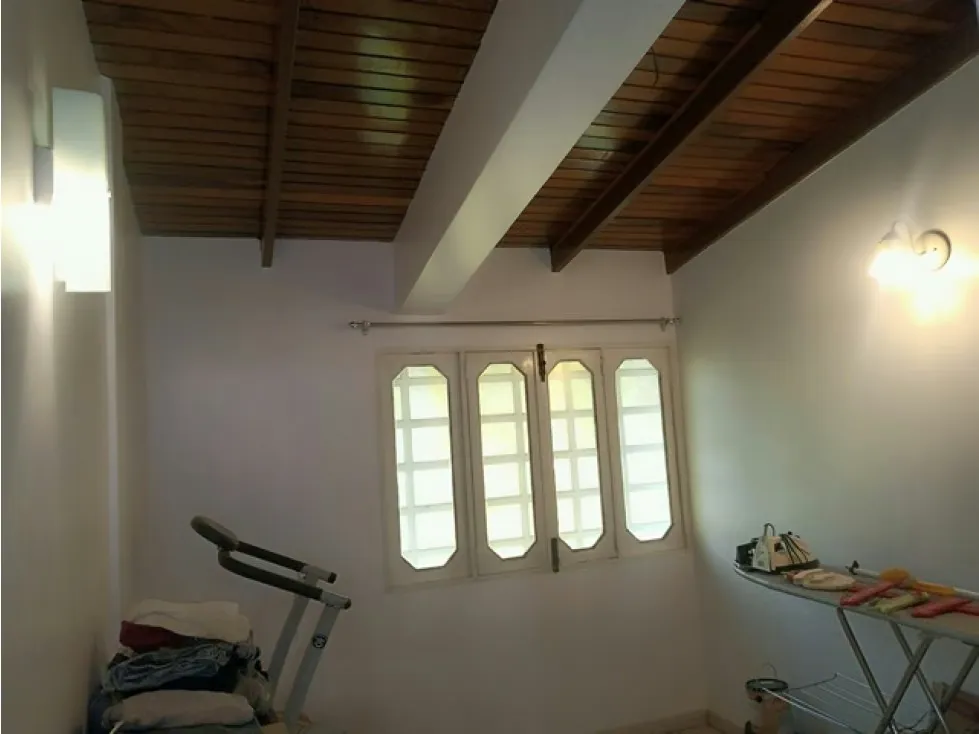 Casa de 1713mrts se vende km 23 el Junquito - El Tibrón - 6h/4b/25E - 47
