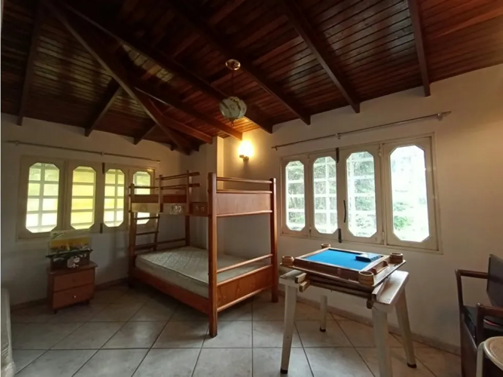 Casa de 1713mrts se vende km 23 el Junquito - El Tibrón - 6h/4b/25E - 52