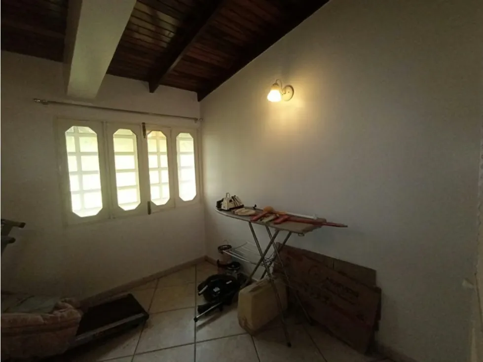 Casa de 1713mrts se vende km 23 el Junquito - El Tibrón - 6h/4b/25E - 54