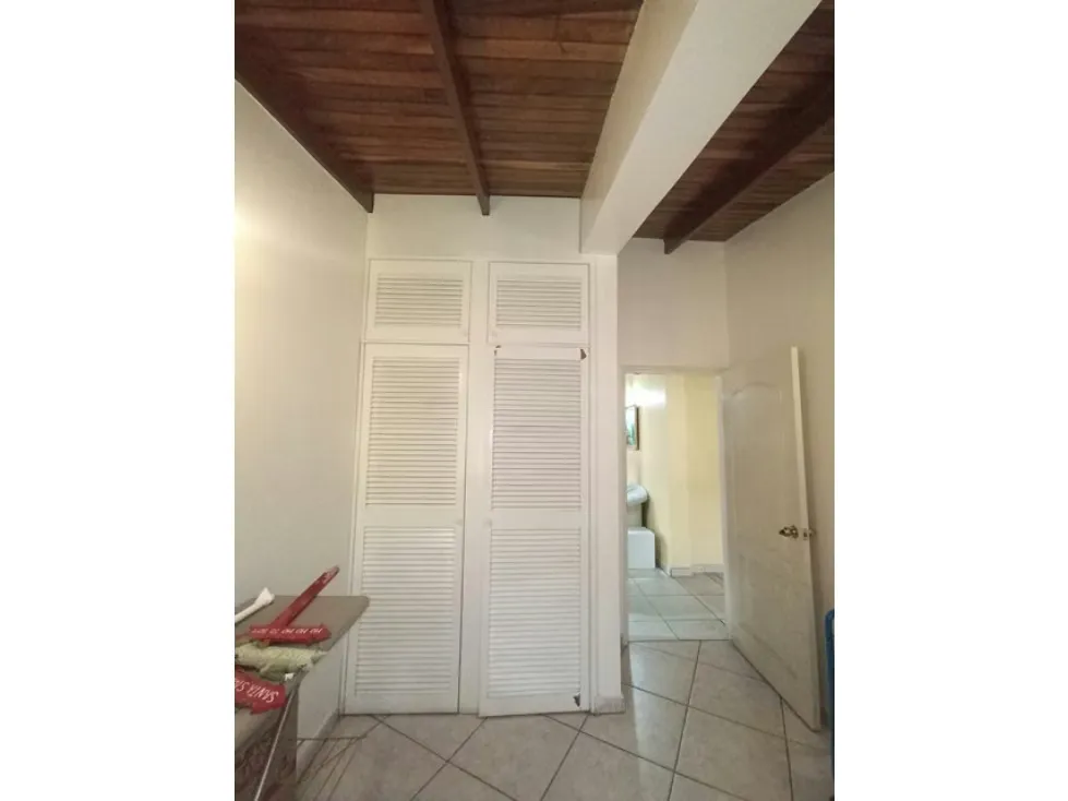 Casa de 1713mrts se vende km 23 el Junquito - El Tibrón - 6h/4b/25E - 55