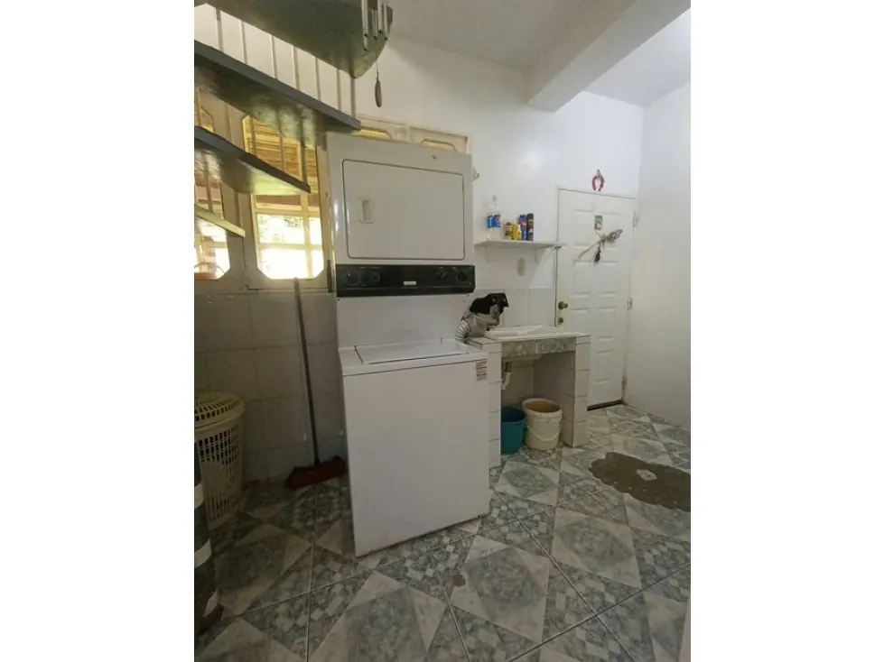 Casa de 1713mrts se vende km 23 el Junquito - El Tibrón - 6h/4b/25E - 56