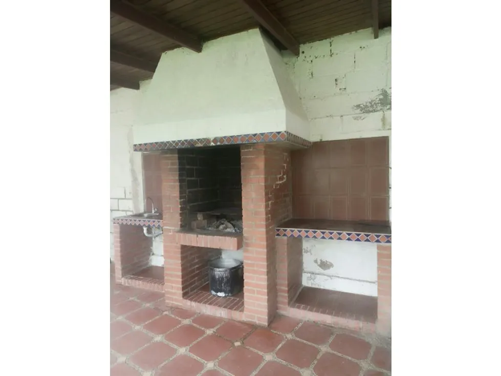 Casa de 1713mrts se vende km 23 el Junquito - El Tibrón - 6h/4b/25E - 58
