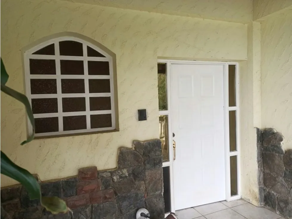 Casa de 1713mrts se vende km 23 el Junquito - El Tibrón - 6h/4b/25E - 7