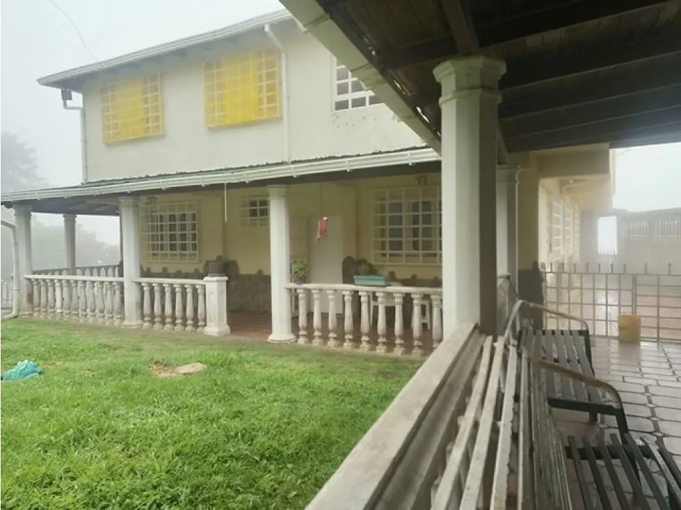 Casa de 1713mrts se vende km 23 el Junquito - El Tibrón - 6h/4b/25E - 63