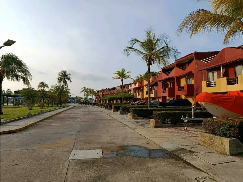Vendo TH 230m2 Puerto Encantado 8557