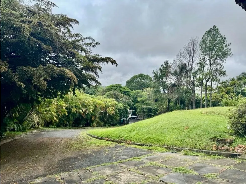 Se vende terreno R5 8.816m2 Los Chorros - 8